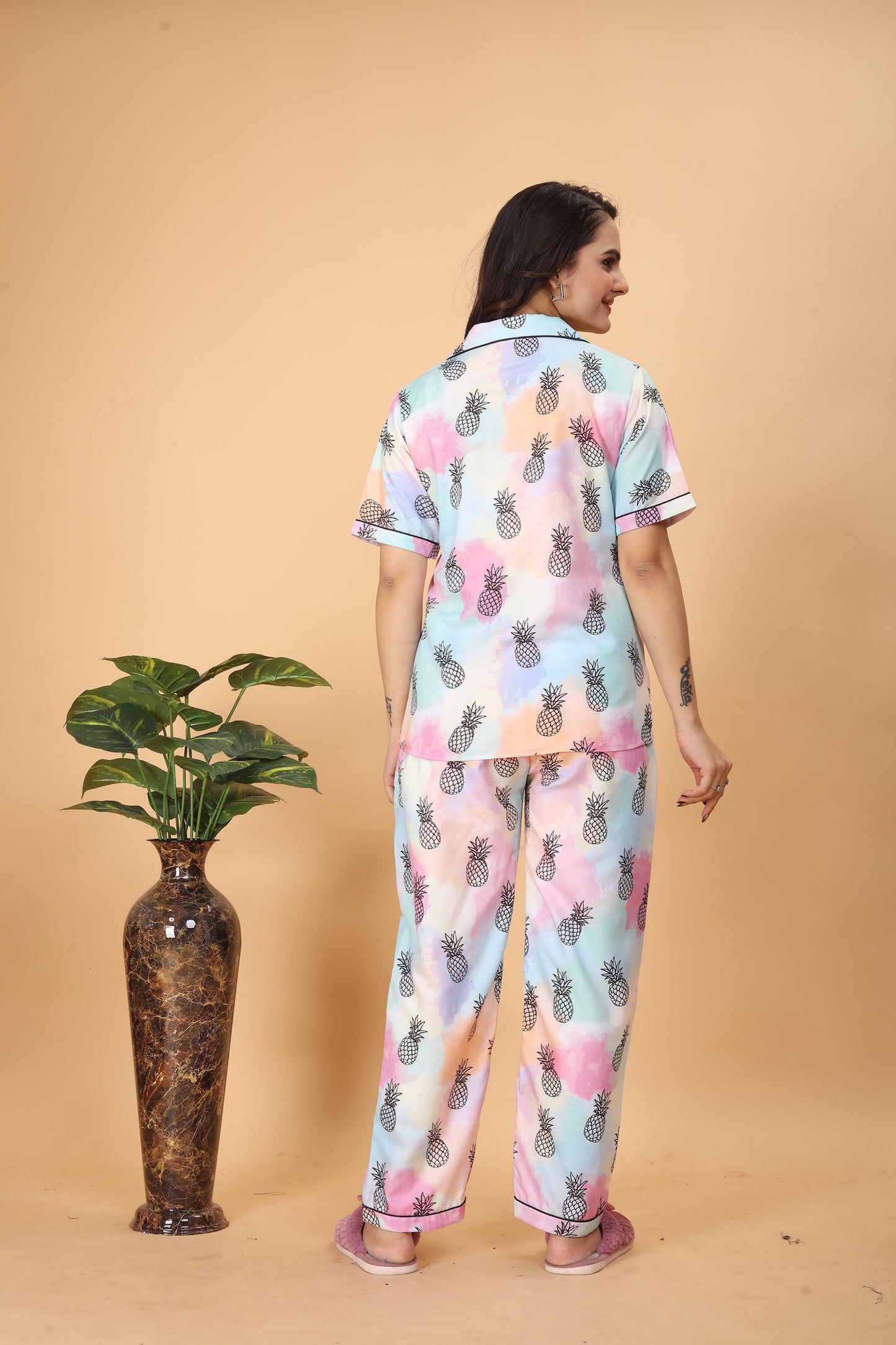 PINEAPPLE PRINT NIGHT SUITE