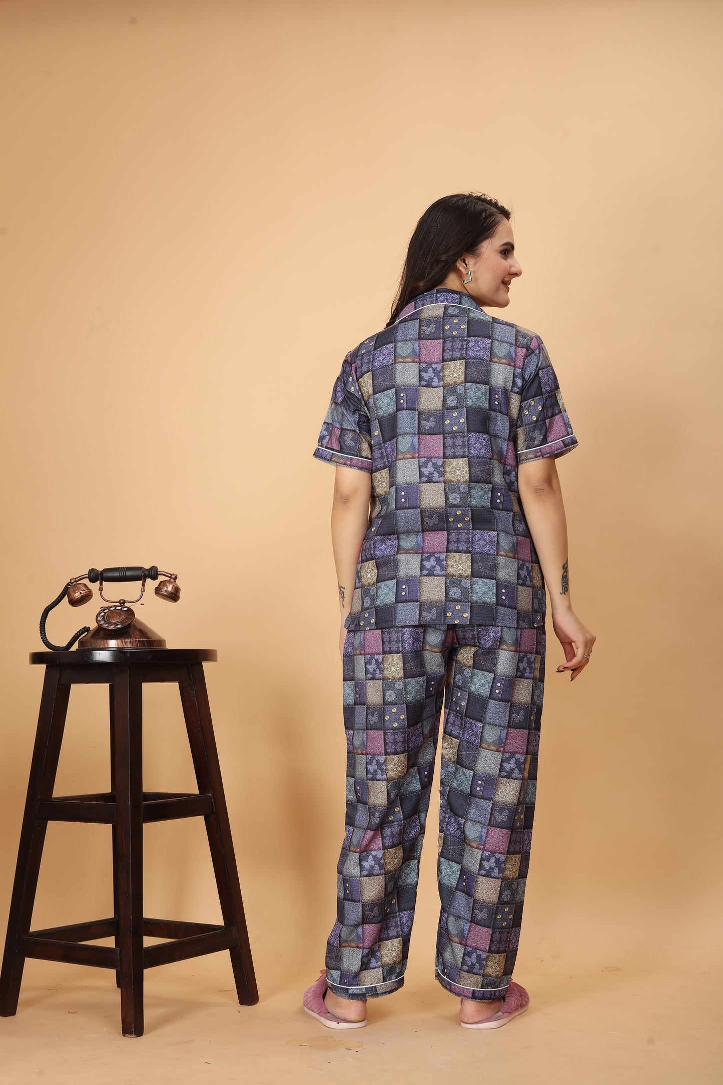 ABSTRACT PRINT NIGHT SUITE