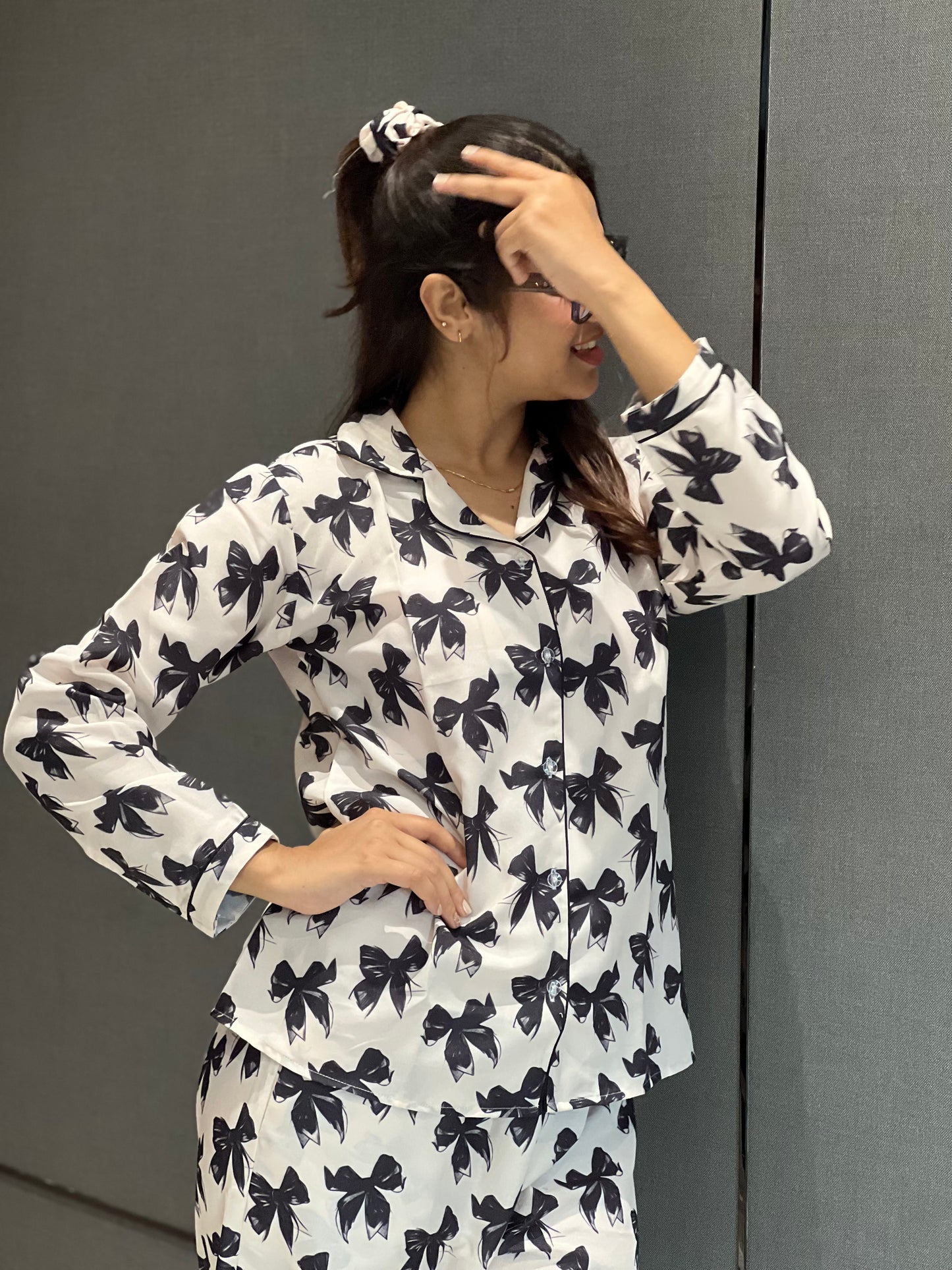 BOW PRINTED NIGHT SUITE WITH SCRUNCHIESH